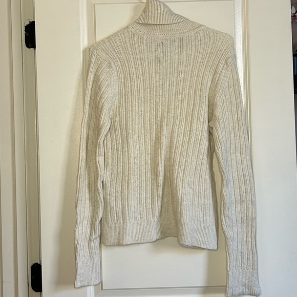 Abercrombie & Fitch Ribbed Icon Turtleneck Women’s Sweater Size L Color Cream - Picture 3 of 7